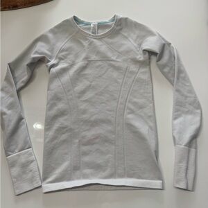 Ivivva Light Gray Long Sleeve Tee